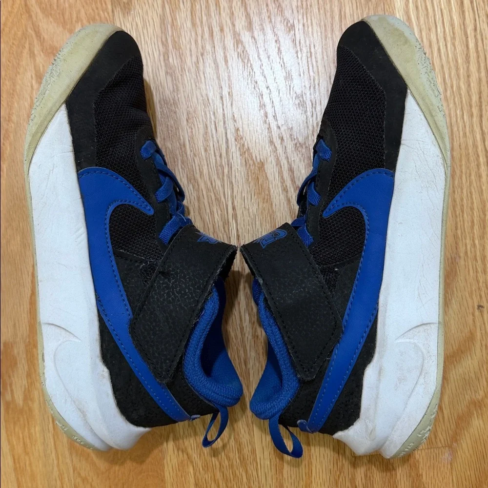 Nike dynamic sneakers